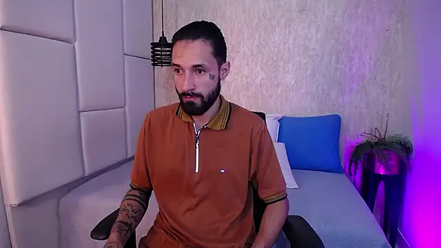 Snapshot of Hisoka_011 chatting on February 13, 2026, 7:54 pm Hisoka 011 online show from February 13, 2026, 7:54 pm