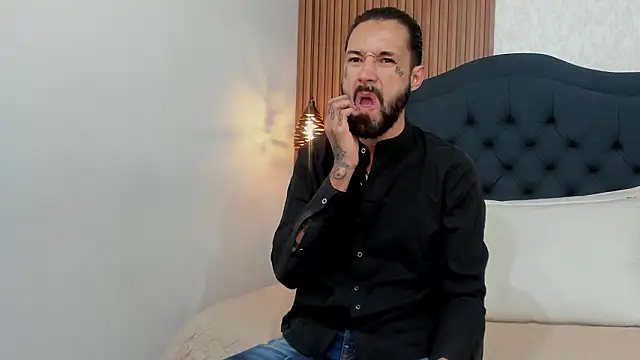 Snapshot of Hisoka_011 chatting on February 15, 2026, 12:58 pm Hisoka 011 online show from February 15, 2026, 12:58 pm