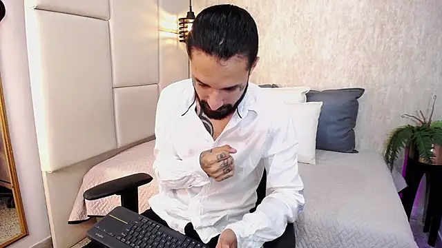 Snapshot of Hisoka_011 chatting on February 16, 2026, 7:32 pm Hisoka 011 online show from February 16, 2026, 7:32 pm