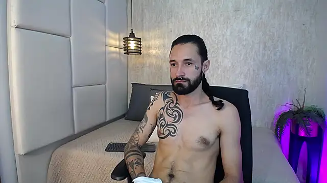 Snapshot of Hisoka_011 chatting on February 18, 2026, 8:27 pm Hisoka 011 online show from February 18, 2026, 8:27 pm