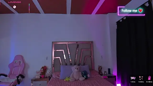 lunaarose online show from February 27, 2026, 3:06 am