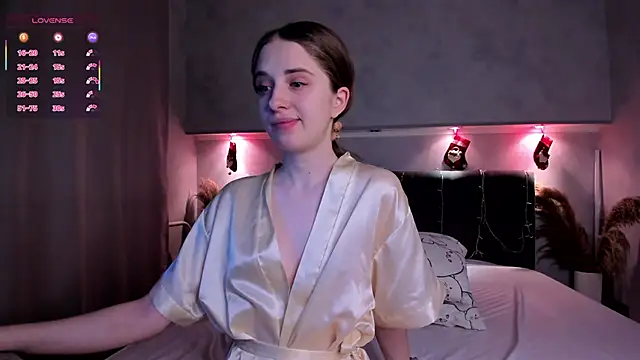 Snapshot of Camilla_Kelly chatting on February 10, 2026, 1:10 am Camilla Kelly online show from February 10, 2026, 1:10 am