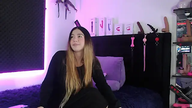 karlamoon23 online show from November 26, 2025, 10:33 pm