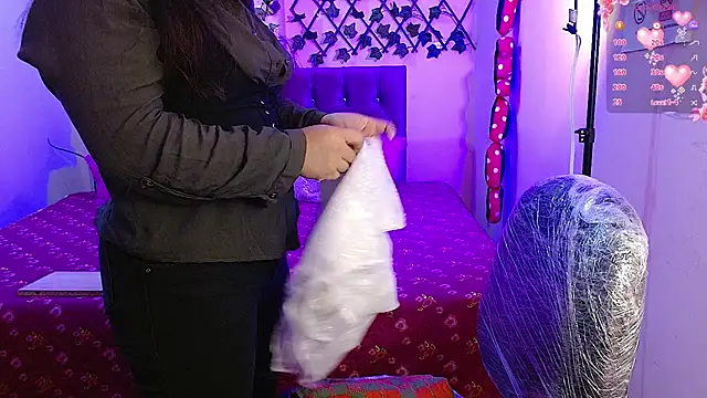 Estrella  sex online show from February 13, 2026, 7:10 pm