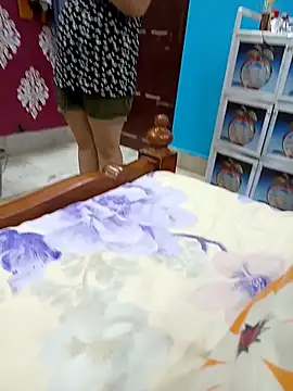 Snapshot of indiancouple659 chatting on February 16, 2026, 11:06 am indiancouple659 online show from February 16, 2026, 11:06 am