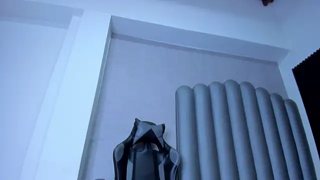 Snapshot of _Leohot_ chatting on February 15, 2026, 4:20 am Leohot online show from February 15, 2026, 4:20 am