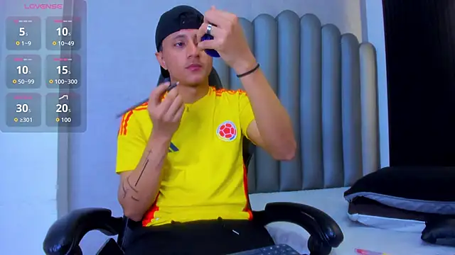 Snapshot of _Leohot_ chatting on February 17, 2026, 3:36 am Leohot online show from February 17, 2026, 3:36 am