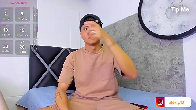 Snapshot of _Leohot_ chatting on March 3, 2026, 2:50 am Leohot online show from March 3, 2026, 2:50 am