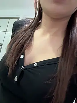 xiaoqiao ss online show from December 17, 2025, 11:38 am