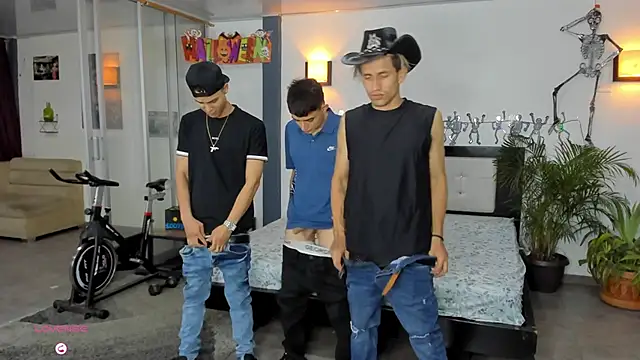 Playhardsex  online show from October 12, 2025, 10:53 pm