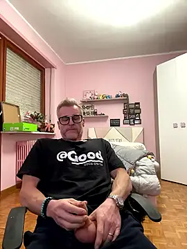 Axl hot online show from January 11, 2026, 2:55 pm