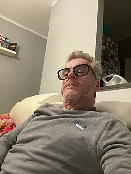 Axl hot online show from February 23, 2026, 12:52 am