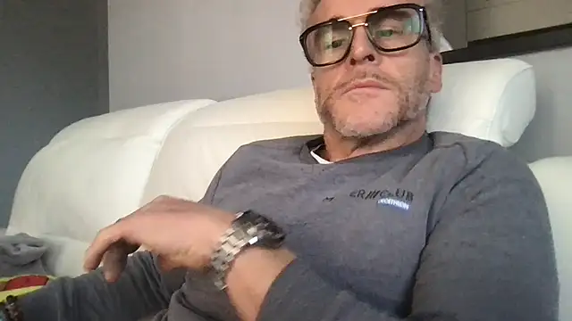 Axl hot online show from February 23, 2026, 2:14 pm