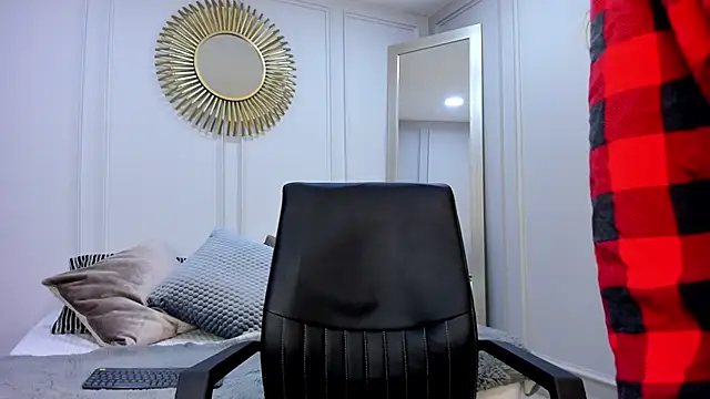 CharlotteBrownn  online show from November 30, 2025, 5:00 am