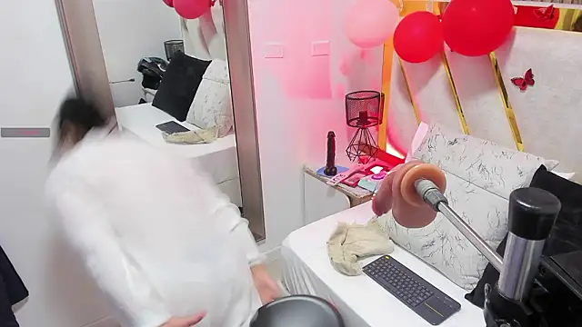 Snapshot of Luna_Naughty1 chatting on February 18, 2026, 7:32 pm Luna Naughty1 online show from February 18, 2026, 7:32 pm