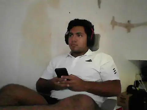 Snapshot of DCHOI_22 chatting on October 25, 2025, 10:59 pm DCHOI 22 online show from October 25, 2025, 10:59 pm