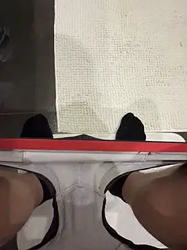 Snapshot of myPriority01 chatting on September 28, 2025, 6:35 pm myPriority01 online show from September 28, 2025, 6:35 pm