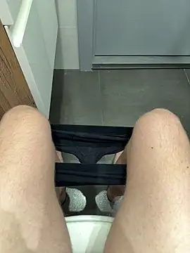 Snapshot of myPriority01 chatting on November 3, 2025, 6:53 pm myPriority01 online show from November 3, 2025, 6:53 pm