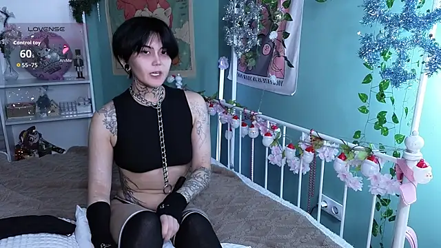 Snapshot of GothXRaven chatting on January 9, 2026, 3:26 pm GothXRaven online show from January 9, 2026, 3:26 pm