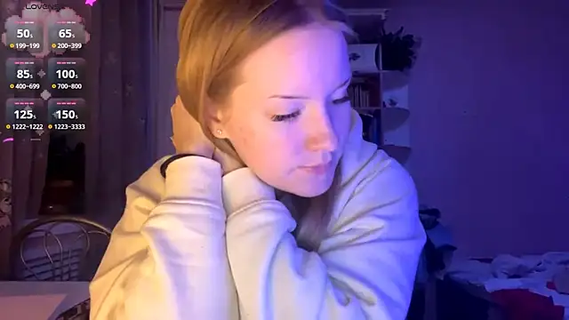 Snapshot of PandaFluff chatting on February 5, 2026, 4:55 pm PandaFluff online show from February 5, 2026, 4:55 pm