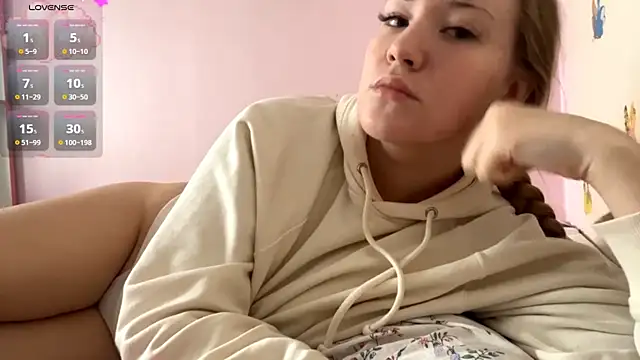 Snapshot of PandaFluff chatting on February 10, 2026, 5:44 am PandaFluff online show from February 10, 2026, 5:44 am