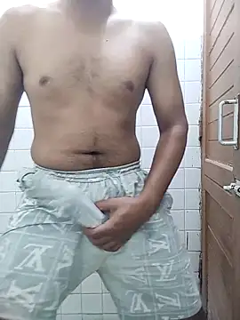 COme8989 online show from February 9, 2026, 12:09 pm