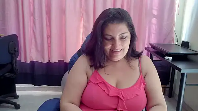 Snapshot of lina_maria99 chatting on February 26, 2026, 1:43 pm lina maria99 online show from February 26, 2026, 1:43 pm