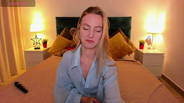 mishapallmer online show from September 30, 2025, 5:34 am