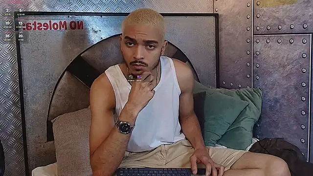 Snapshot of MarcusRain_ chatting on February 1, 2026, 6:01 am MarcusRain online show from February 1, 2026, 6:01 am