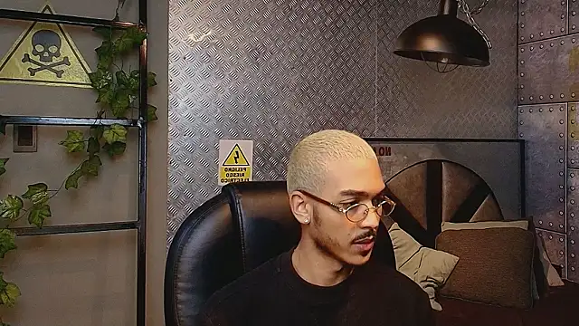 Snapshot of MarcusRain_ chatting on February 5, 2026, 12:54 pm MarcusRain online show from February 5, 2026, 12:54 pm