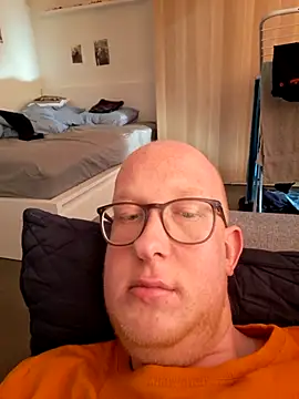 geilerd122 online show from February 26, 2026, 2:27 pm