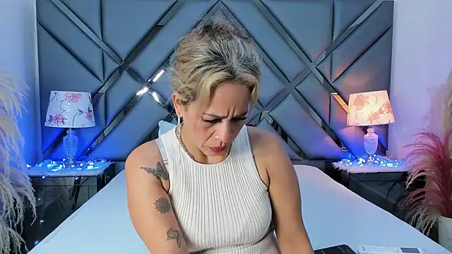 Alisson Milf online show from January 18, 2026, 1:04 pm