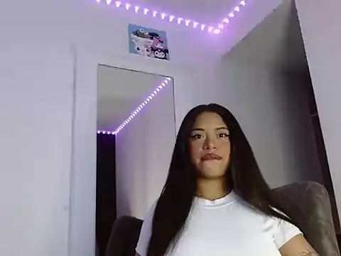 Snapshot of reina_reina chatting on September 25, 2025, 10:57 pm reina reina online show from September 25, 2025, 10:57 pm