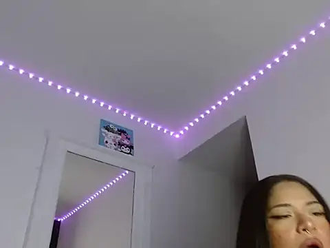 Snapshot of reina_reina chatting on September 27, 2025, 12:04 am reina reina online show from September 27, 2025, 12:04 am