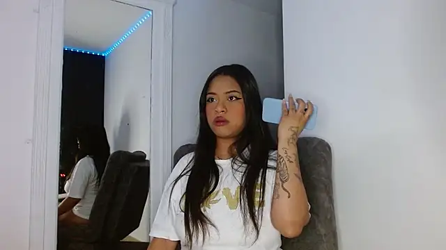 Snapshot of reina_reina chatting on February 2, 2026, 2:32 am reina reina online show from February 2, 2026, 2:32 am