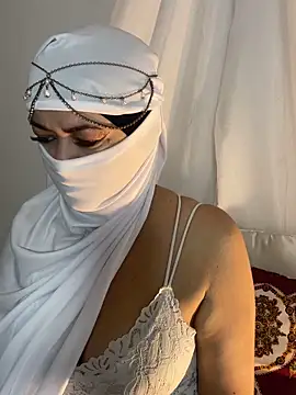 Amyraa  online show from November 27, 2025, 1:24 pm