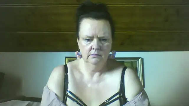 TiffanyMature online show from September 9, 2025, 2:05 pm