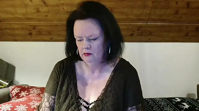 TiffanyMature online show from December 5, 2025, 3:30 pm