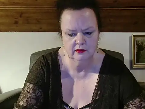 TiffanyMature online show from February 11, 2026, 9:09 pm