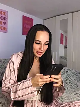 Snapshot of Rosieredxox chatting on February 7, 2026, 10:24 pm Rosieredxox online show from February 7, 2026, 10:24 pm