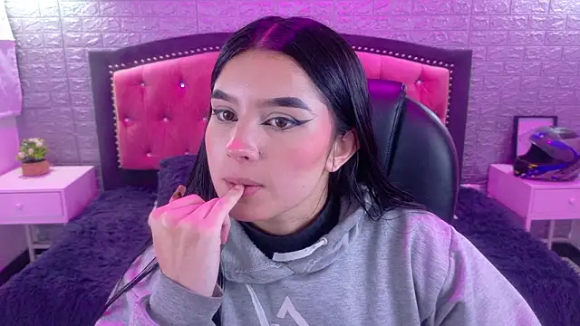 Natalie loffreda online show from February 3, 2026, 3:26 am