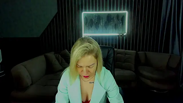 Anna Snows online show from October 12, 2025, 5:17 am