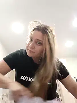 ivorywhisper online show from September 15, 2025, 7:58 pm