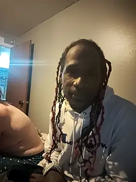 Snapshot of Dick2long87 chatting on November 17, 2025, 1:55 am Dick2long87 online show from November 17, 2025, 1:55 am