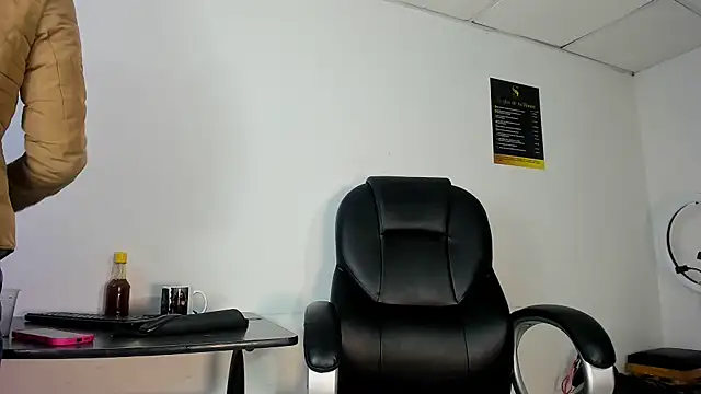 Aisha hotts777 online show from November 29, 2025, 3:53 am