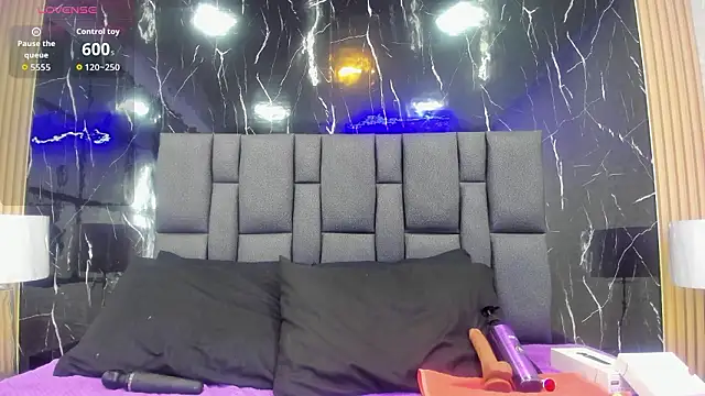 BustyGlow online show from January 17, 2026, 10:20 am