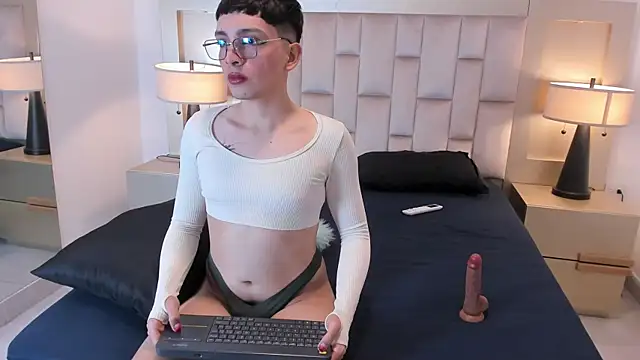 Snapshot of LiamHeat chatting on October 11, 2025, 6:01 am LiamHeat online show from October 11, 2025, 6:01 am