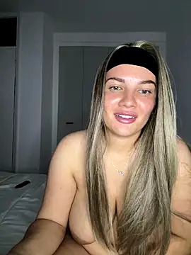 little lola x online show from September 8, 2025, 9:03 pm