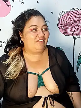 curvy diva  online show from January 17, 2026, 12:32 pm