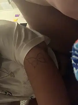 StylishEchium online show from October 19, 2025, 5:13 pm